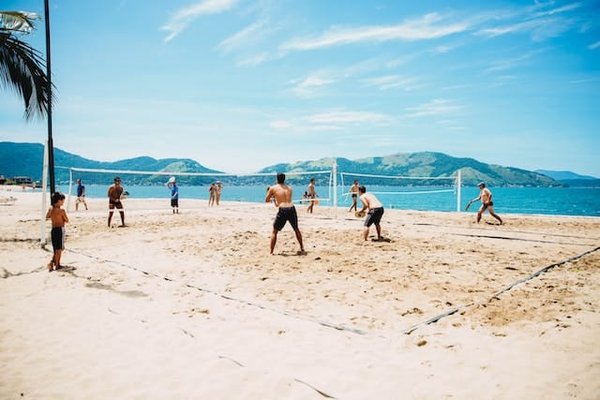 Sculpter votre corps de plage sportif : Entraînement et astuces pour une silhouette tonique