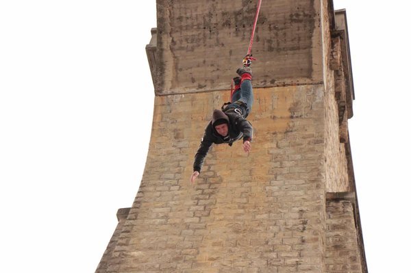 Les bonnes raisons d’offrir le saut à élastique comme un cadeau mémorable